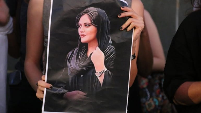 Mahsa Jina Amini'nin ölümü: İran'da protestolar yayılıyor, can kaybı artıyor